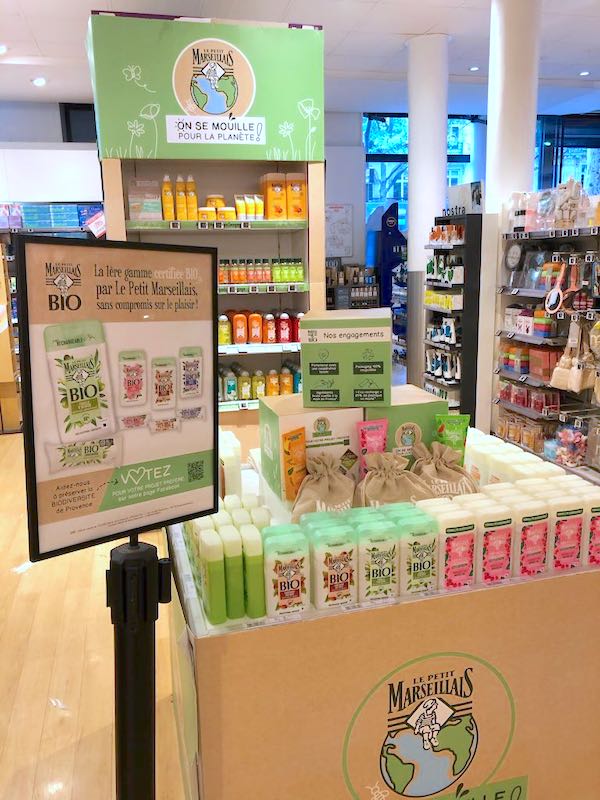 théatralisation en proxi chez monoprix le petit marseillais