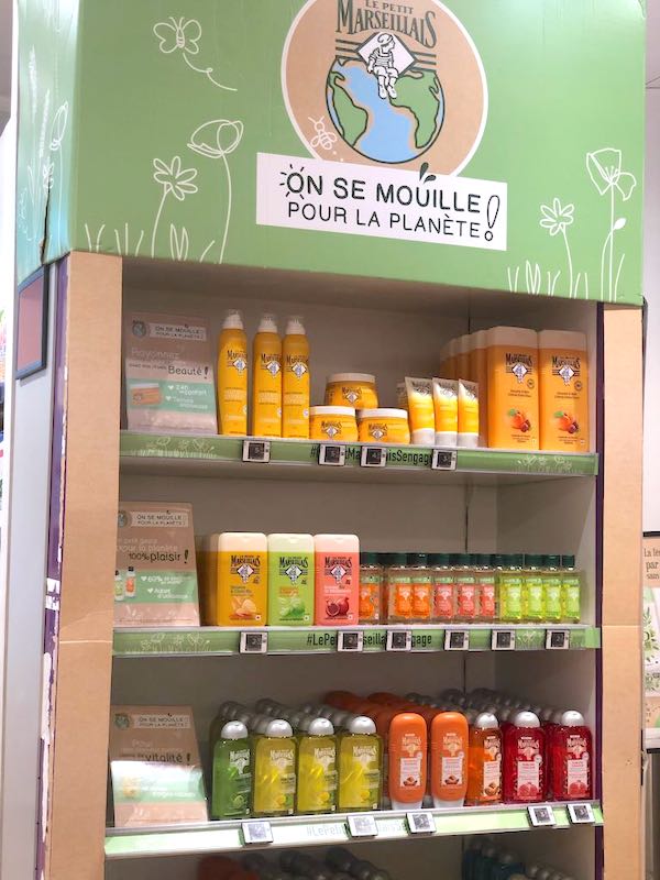 théatralisation de l'offre en magasin le petit marseillais