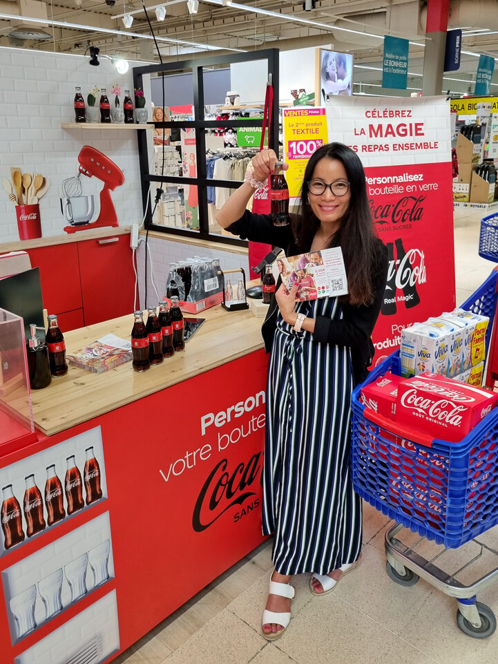 Animatrice en point de vente Coca-Cola