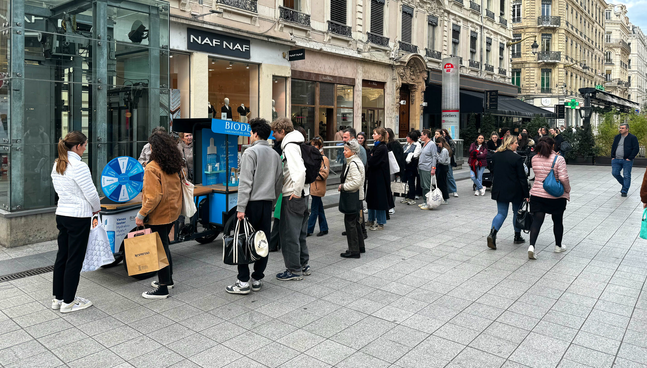 Rencontre des consommateurs pour leur faire découvrir la dernière innovation produit BIODERMA