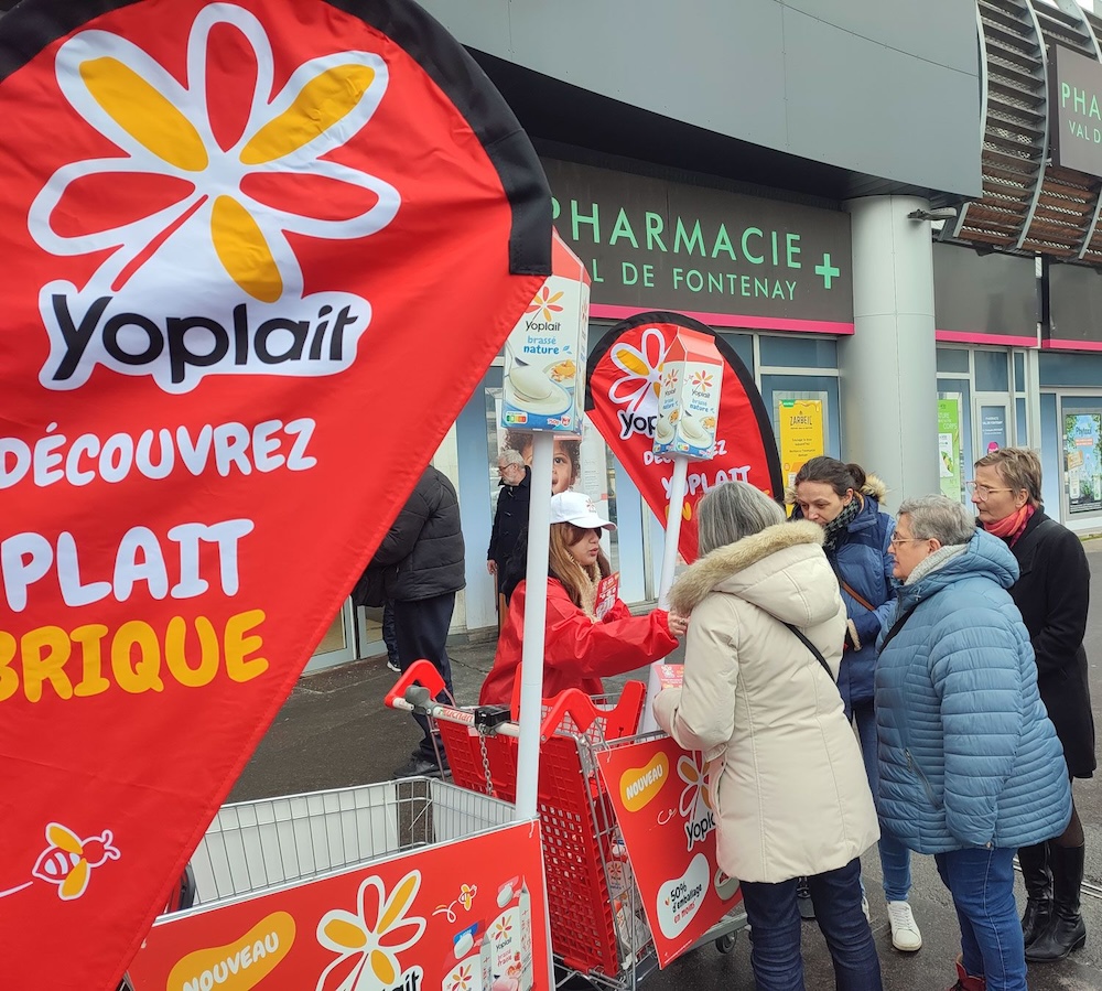 Echantillonnage Yoplait parking supermarché