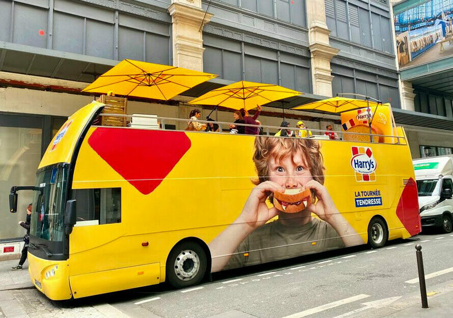 roadshow événementiel à bord d'un bus Harrys