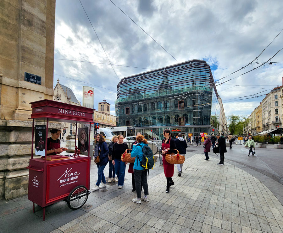 opération street marketing Nina Ricci