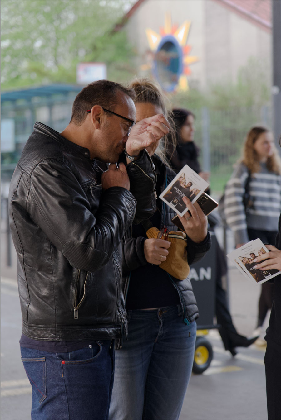 opération d'échantillonnage produits en street marketing pour Givenchy
